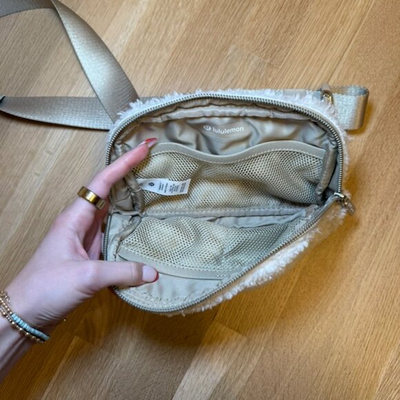 Lululemon NWT Everywhere Belt Bag Fleece Natural Ivory/Trench NWOT - Picture 6 of 6